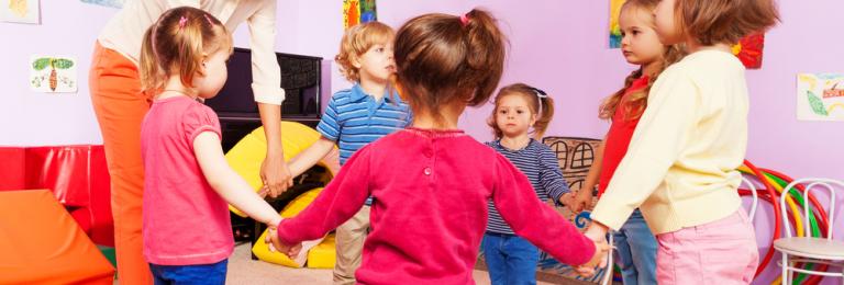 Children in circle game EY Centre